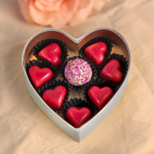Fabe La Emirati Women’s Day heart box (small) - Image 2